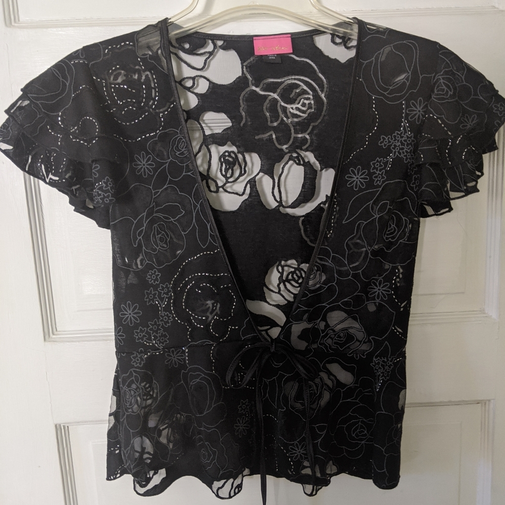 Black shirt